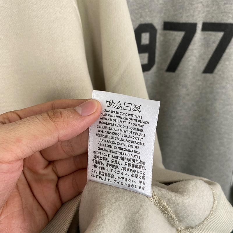SS22 1977 collection Essentials Crewneck Sweatshirt (1977 Velvety Print)